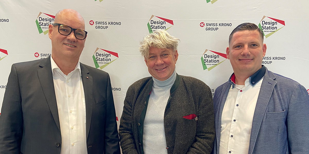 SWISS KRONO Managing Director Robert Schneider (l.) and René Schütte (r.), Project Manager for the Design Station, also welcomed Wittstock's Mayor Jörg Gehrmann as a guest.